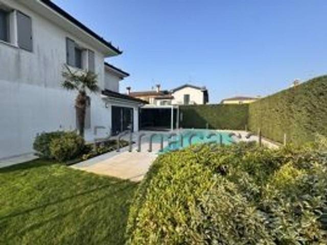 Villa Indipendente in vendita a Valletta Paiolo, San Giorgio Di Mantova