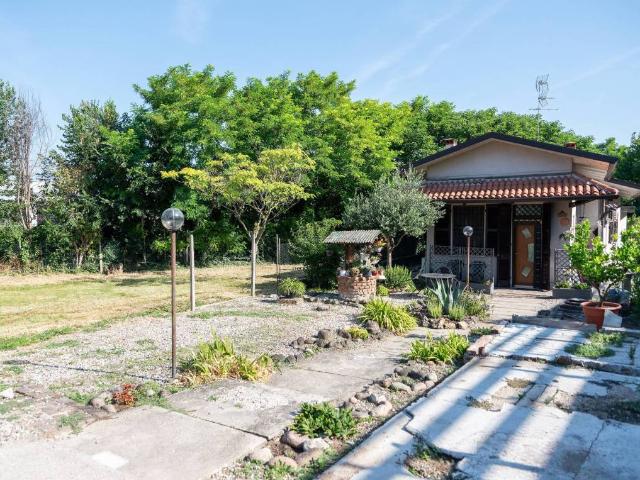 Villa Indipendente in vendita a Borgo Pompilio, San Giorgio Di Mantova