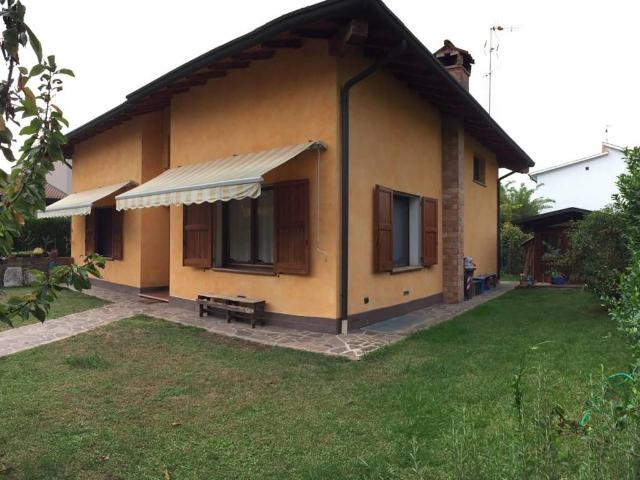 Villa Indipendente in vendita a Frassino, San Giorgio Di Mantova