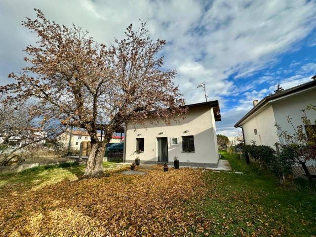 Villa Indipendente in vendita a Manzano, Friuli-Venezia Giulia