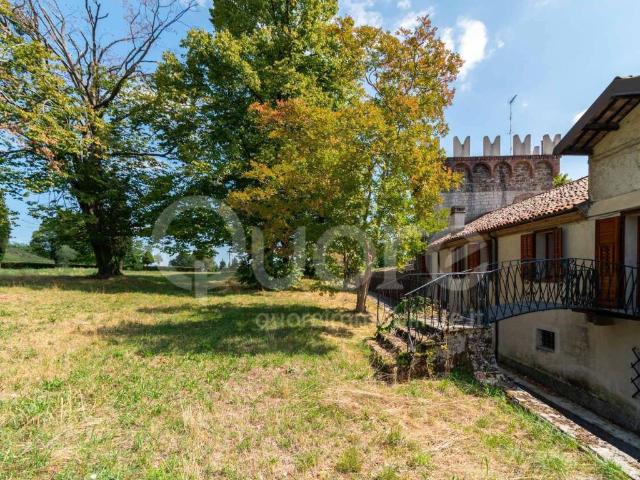 Villa Indipendente in vendita a Manzano, Friuli-Venezia Giulia