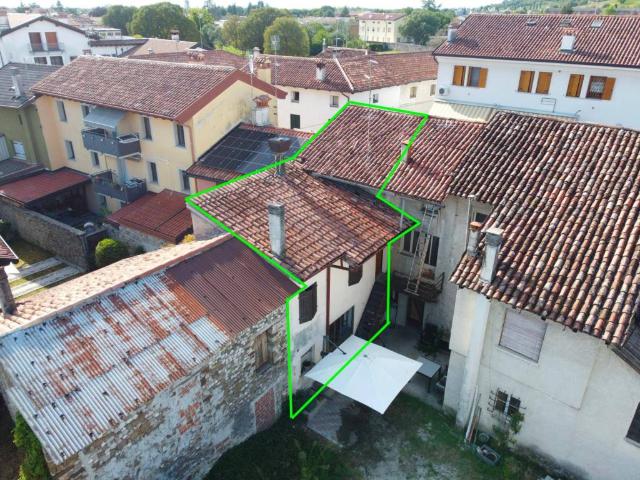 Villa Indipendente in vendita a Manzano, Friuli-Venezia Giulia