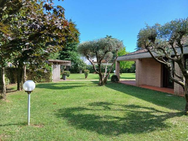 Villa Indipendente in vendita a Manzano, Friuli-Venezia Giulia