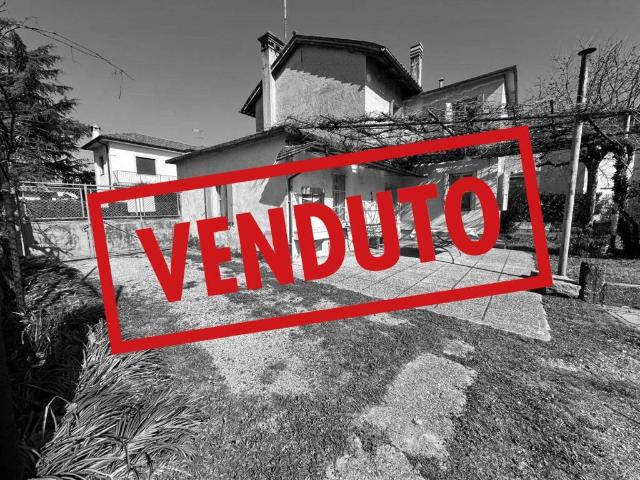Villa Indipendente in vendita a Manzano, Friuli-Venezia Giulia