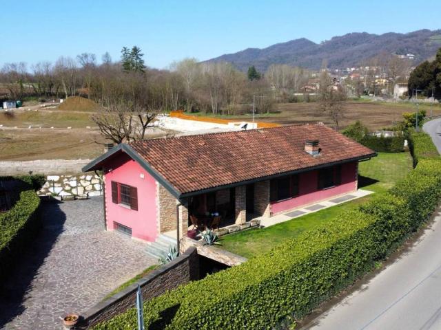 Villa Indipendente in vendita a Mapello, Lombardia
