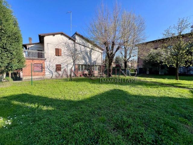 Villa Indipendente in vendita a Unione dei comuni del Distretto Ceramico, Maranello