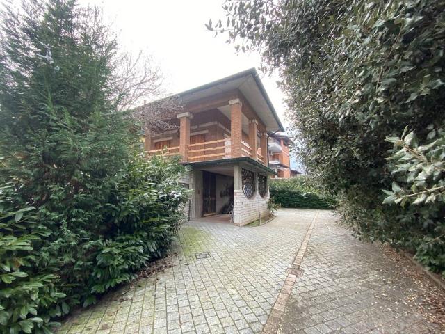 Villa Indipendente in vendita a Unione dei comuni del Distretto Ceramico, Maranello