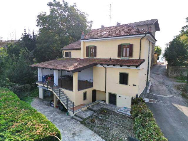 Villa Indipendente in vendita a Piemonte, Asti
