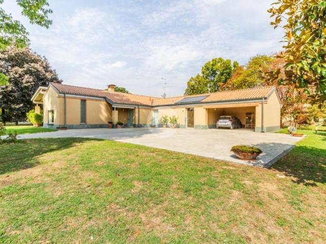 Villa Indipendente in vendita a Marcallo, Marcallo Con Casone