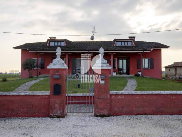 Villa Indipendente in vendita a Marcaria, Lombardia