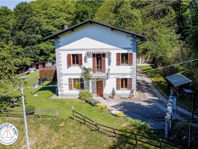 Villa Indipendente in vendita a Comunità Montana del Piambello, Marchirolo