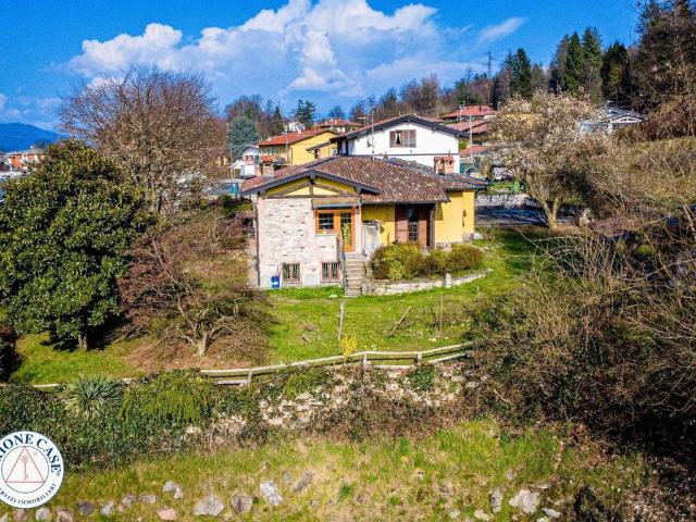 Villa Indipendente in vendita a Comunità Montana del Piambello, Marchirolo