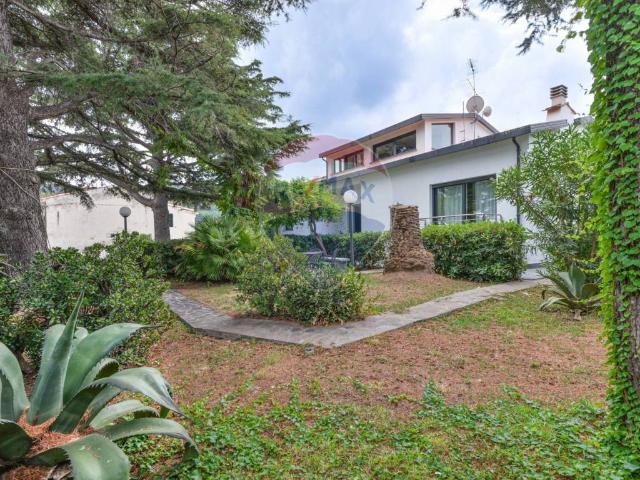 Villa Indipendente in vendita a Marciana Marina, Toscana