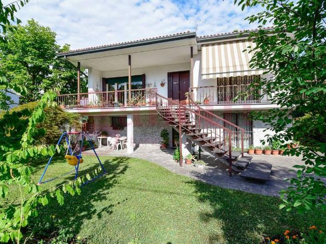Villa Indipendente in vendita a Cantù, Lombardia