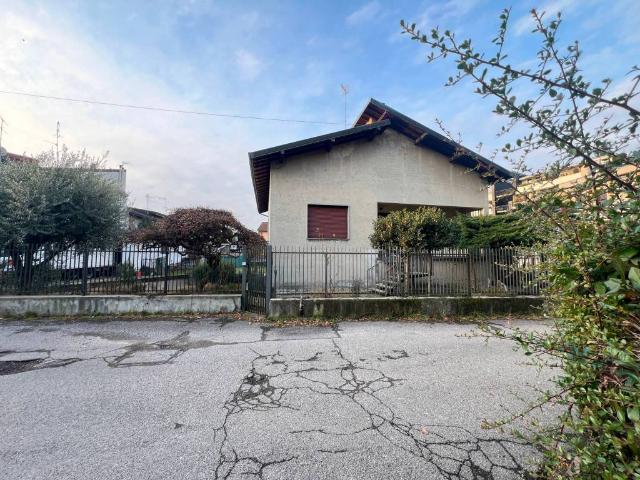 Villa Indipendente in vendita a Mariano Comense, Lombardia