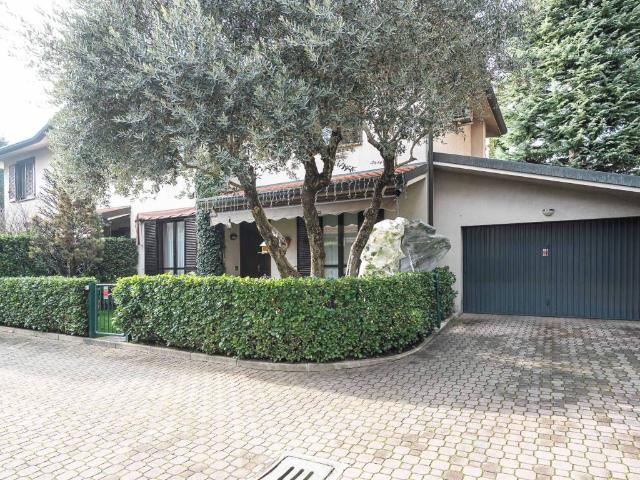 Villa Indipendente in vendita a Mariano Comense, Lombardia