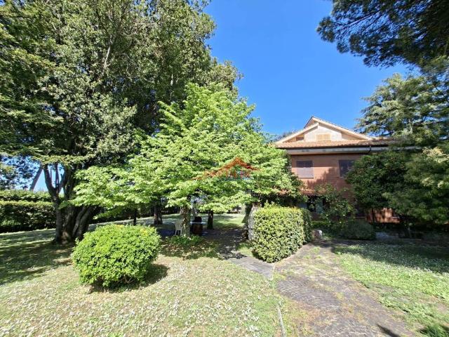 Villa Indipendente in vendita a Due Santi, Roma Capitale