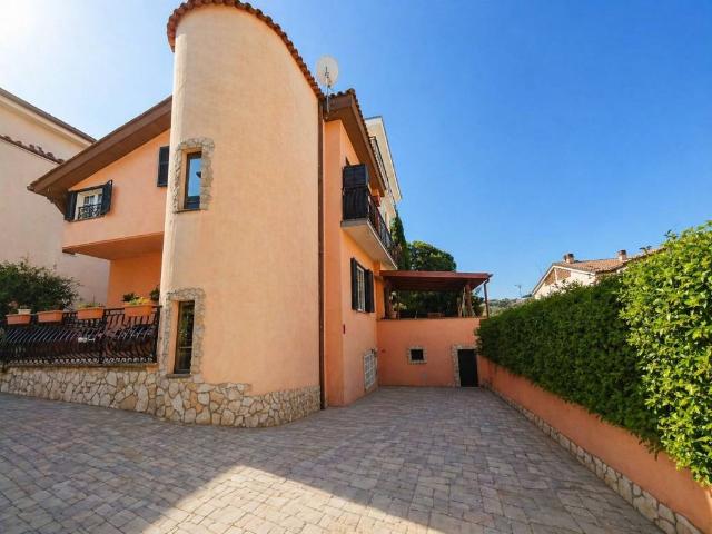 Villa Indipendente in vendita a Roma Capitale, Lazio