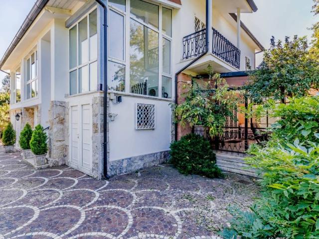Villa Indipendente in vendita a Due Santi, Roma Capitale