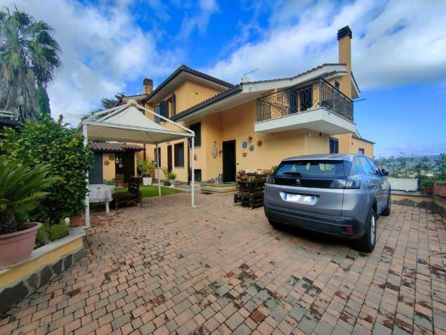 Villa Indipendente in vendita a Roma Capitale, Lazio
