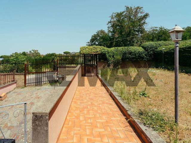 Villa Indipendente in vendita a Castel Gandolfo, Roma Capitale