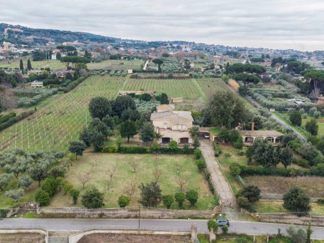 Villa Indipendente in vendita a Due Santi, Roma Capitale