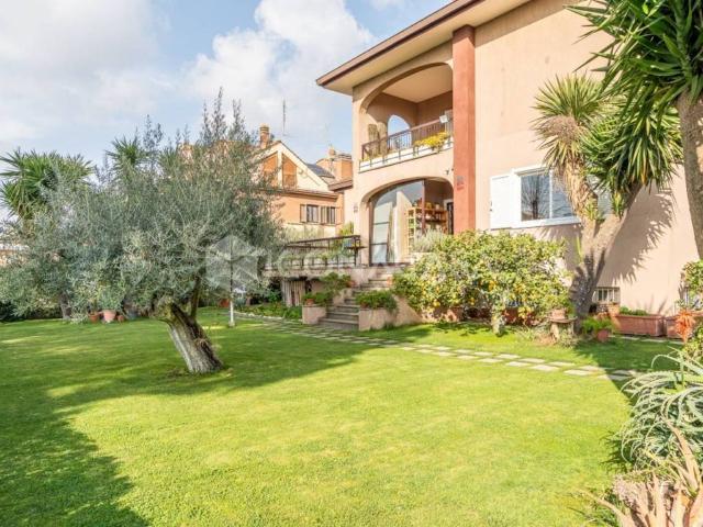 Villa Indipendente in vendita a Roma Capitale, Lazio