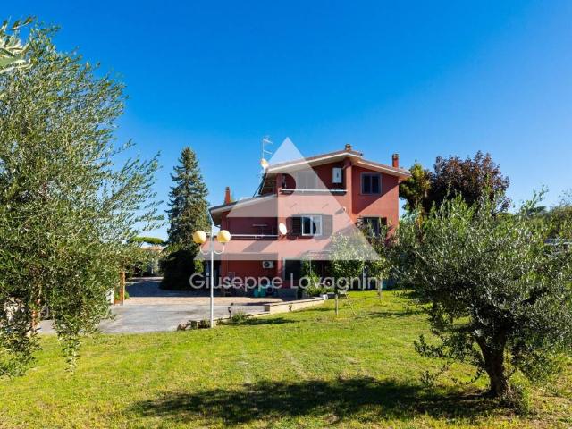 Villa Indipendente in vendita a Due Santi, Roma Capitale