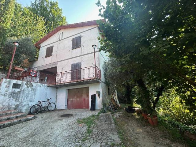 Villa Indipendente in vendita a Marliana, Toscana