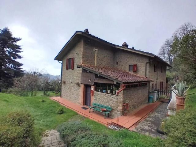 Villa Indipendente in vendita a Marliana, Pistoia
