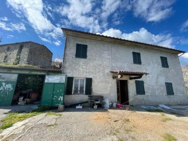 Villa Indipendente in vendita a Avaglio, Marliana