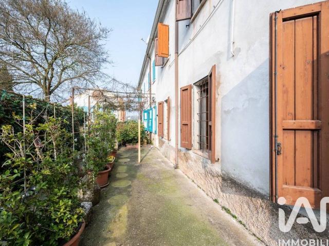 Villa Indipendente in vendita a Marmirolo, Lombardia
