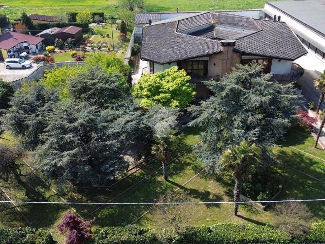 Villa Indipendente in vendita a Marmirolo, Lombardia