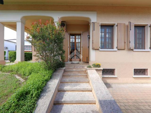 Villa Indipendente in vendita a Marmirolo, Lombardia