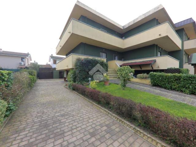 Villa Indipendente in vendita a Marmirolo, Lombardia