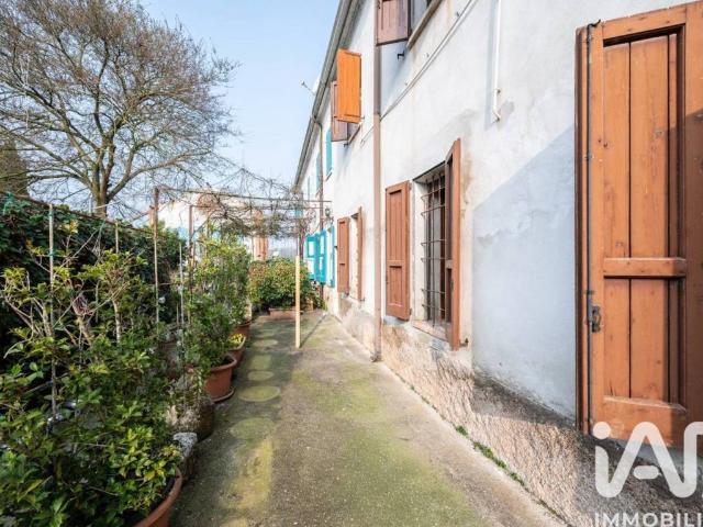 Villa Indipendente in vendita a Marmirolo, Lombardia