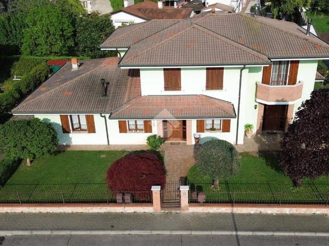 Villa Indipendente in vendita a Marmirolo, Lombardia