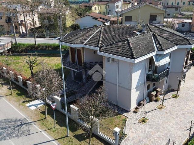Villa Indipendente in vendita a Marmirolo, Lombardia