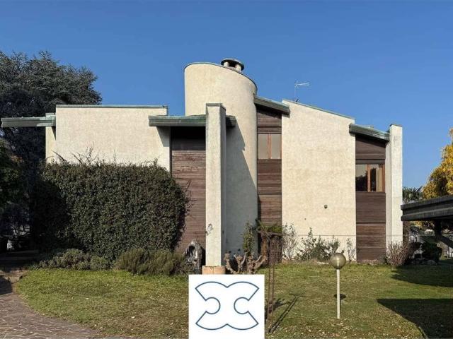 Villa Indipendente in vendita a Nizzolina, Marnate