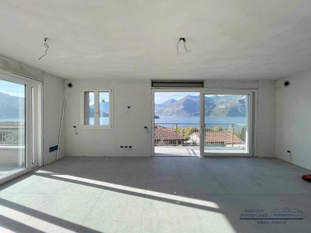 Villa Indipendente in vendita a Comunità montana del Sebino bresciano, Marone