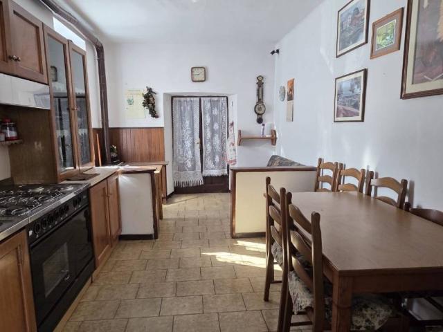 Villa Indipendente in vendita a Comunità montana del Sebino bresciano, Marone
