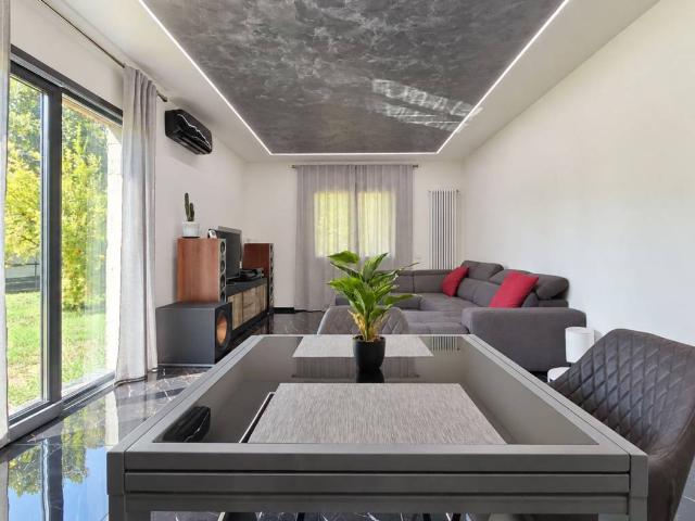 Villa Indipendente in vendita a Pianezze, Vicenza