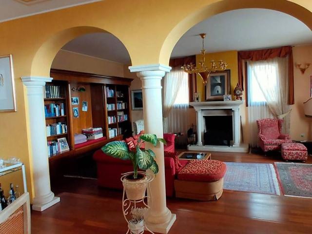 Villa Indipendente in vendita a Marostica, Veneto