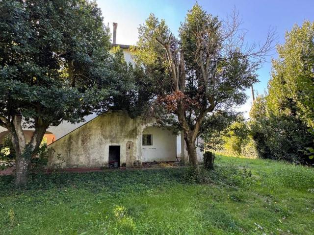 Villa Indipendente in vendita a Marta, Lazio