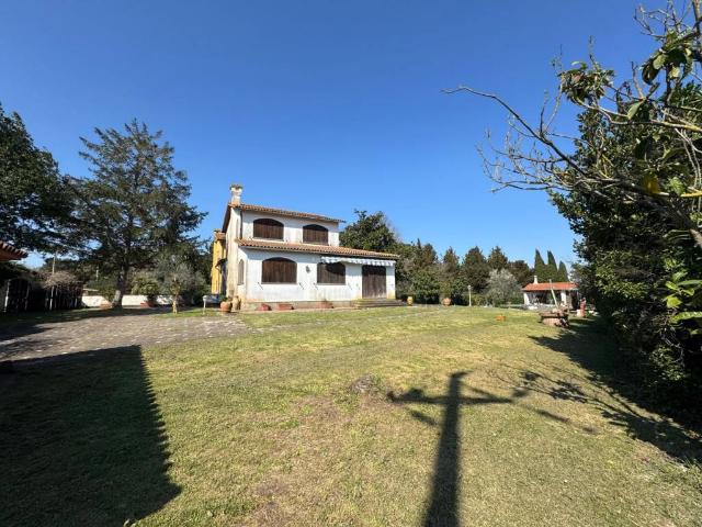 Villa Indipendente in vendita a Marta, Lazio