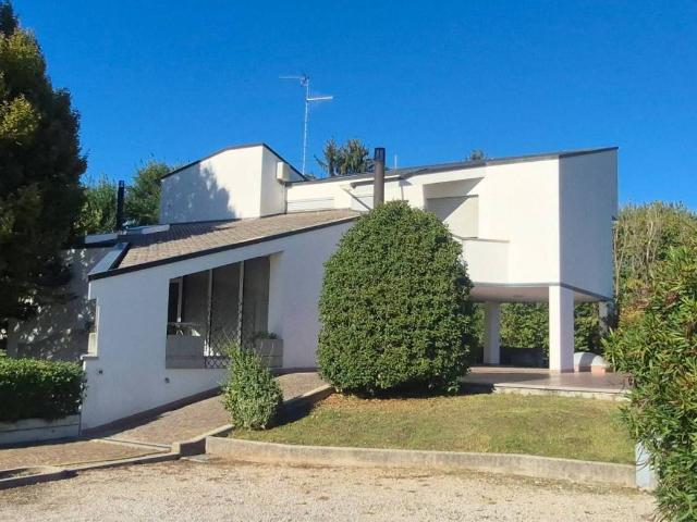 Villa Indipendente in vendita a Ceresetto / Sarsêt, Martignacco / Martignà