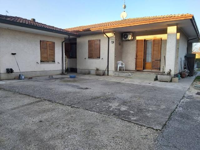 Villa Indipendente in vendita a Martignana di Po, Cremona