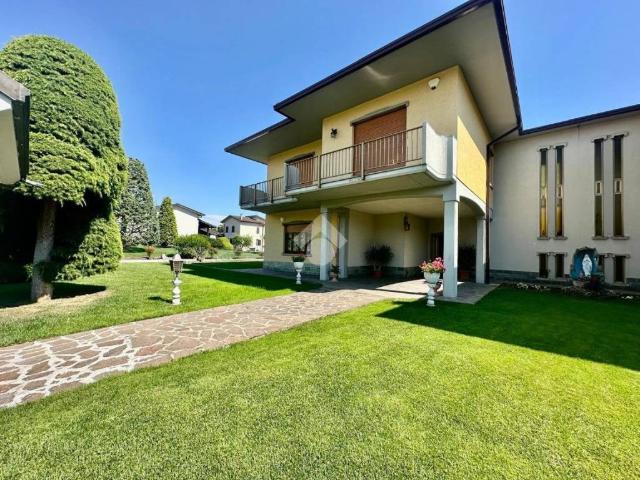 Villa Indipendente in vendita a Martinengo, Lombardia