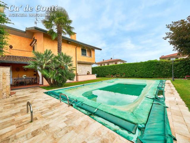 Villa Indipendente in vendita a Romano Di Lombardia, Lombardia