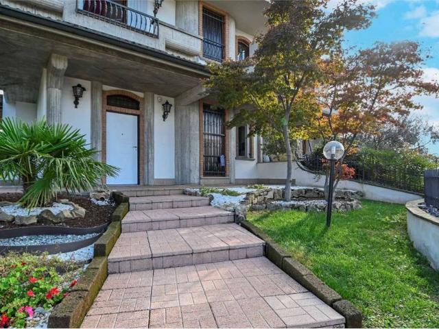 Villa Indipendente in vendita a Martinengo, Lombardia